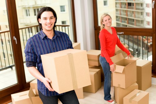 Premium removal truck service with modern fleet